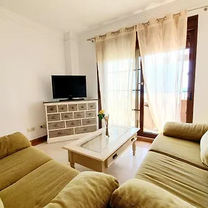 Pelícanos, Playa Isla Canela